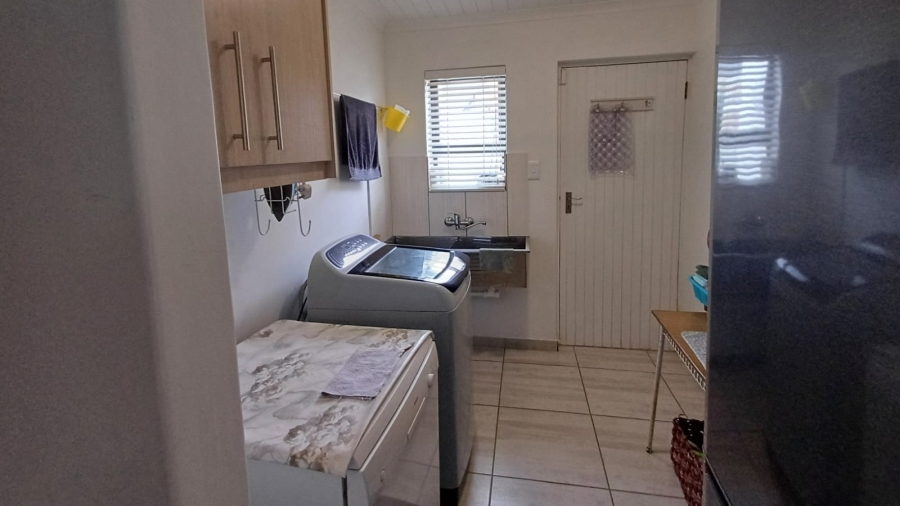 3 Bedroom Property for Sale in Britannia Bay Western Cape
